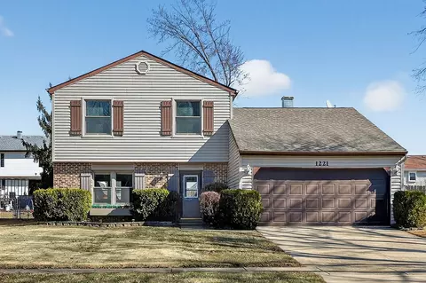 1221 Driftwood Ln, Bartlett, IL 60103