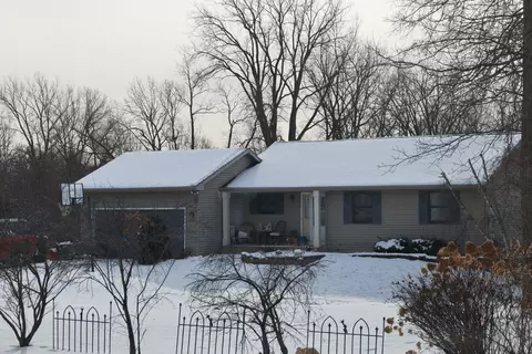 7523 Hickory Grv, Wonder Lake, IL 60097