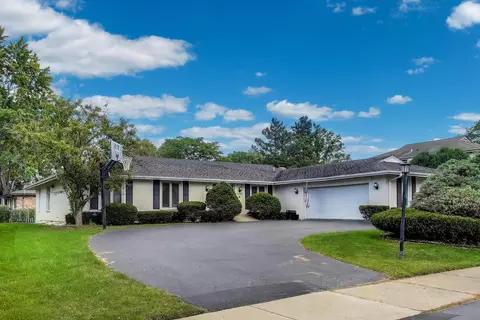 3360 Lake Knoll Dr, Northbrook, IL 60062