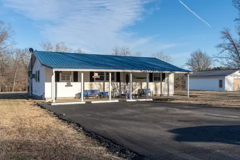 12754 Pease Rd, Marion, IL 62959