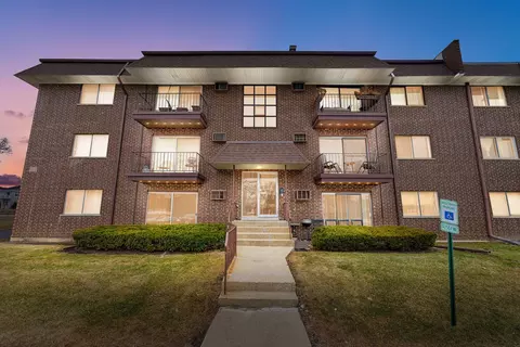245 N Mill Rd #9C, Addison, IL 60101