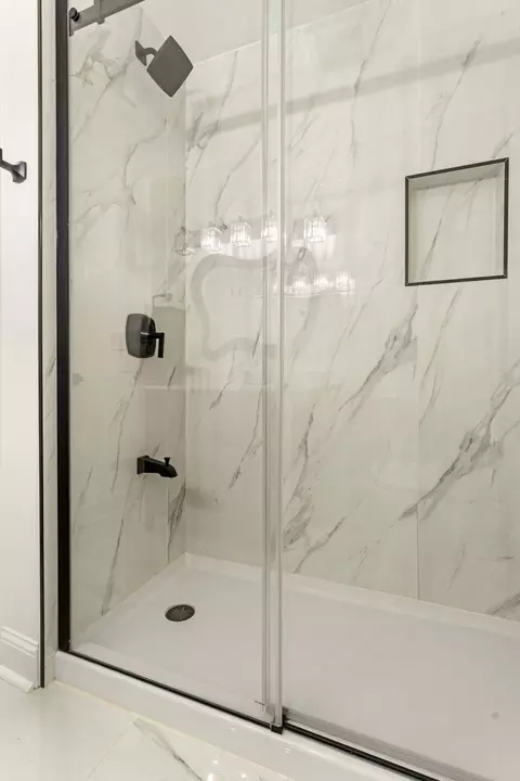 Bath - 245 N Mill Rd #9C, Addison, IL 60101 photo 2 of 2