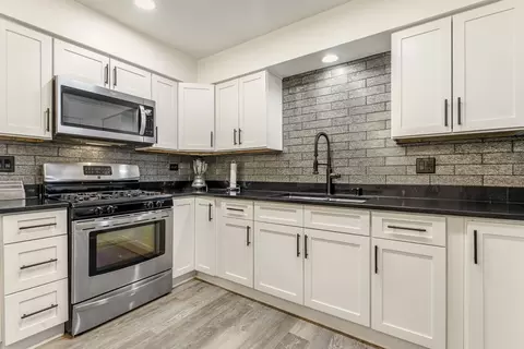 Kitchen - 245 N Mill Rd #9C, Addison, IL 60101 photo 1 of 2