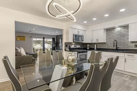Dining - 245 N Mill Rd #9C, Addison, IL 60101 photo 3 of 3
