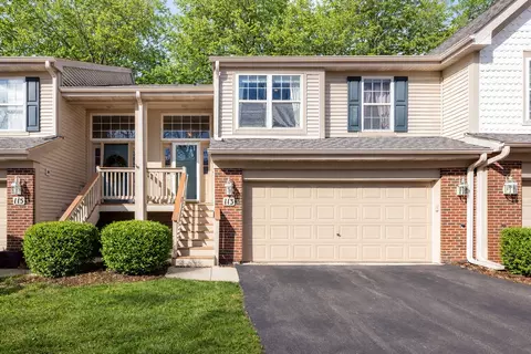 113 Meredith Ln #10-3, Streamwood, IL 60107
