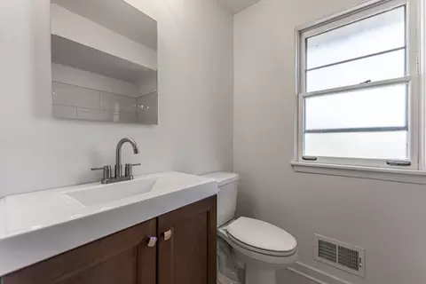 Bath - 4313 Elm Ave, Lyons, IL 60534 photo 1 of 4