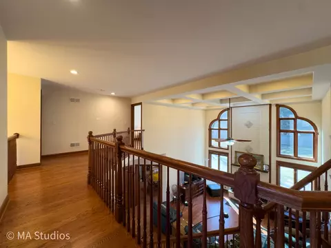 Entry Way - 9030 Elm Ave, Burr Ridge, IL 60527 photo 6 of 9