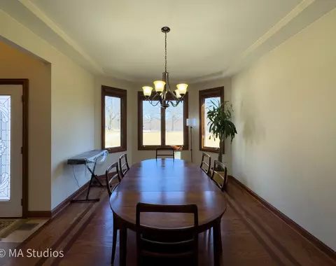 Dining - 9030 Elm Ave, Burr Ridge, IL 60527 photo 2 of 6