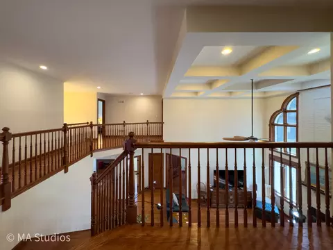 Entry Way - 9030 Elm Ave, Burr Ridge, IL 60527 photo 3 of 9