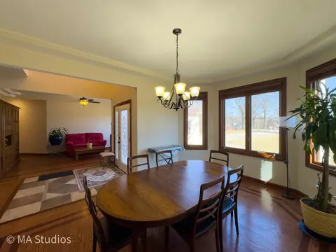 Dining - 9030 Elm Ave, Burr Ridge, IL 60527 photo 3 of 6