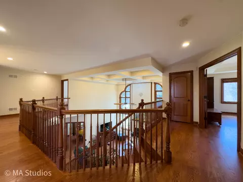 Entry Way - 9030 Elm Ave, Burr Ridge, IL 60527 photo 4 of 9
