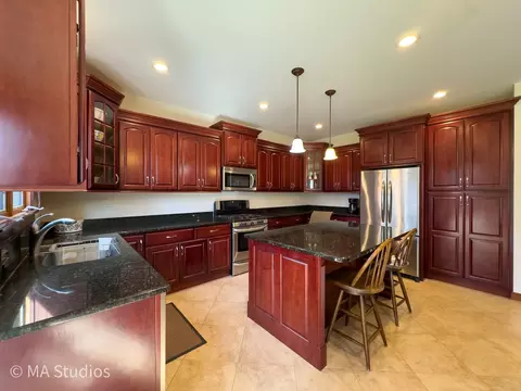 Kitchen - 9030 Elm Ave, Burr Ridge, IL 60527 photo 5 of 8