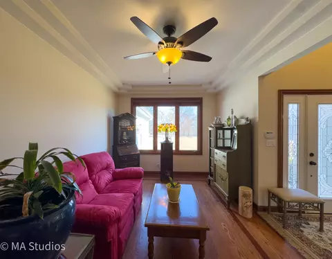 Living - 9030 Elm Ave, Burr Ridge, IL 60527 photo 2 of 4