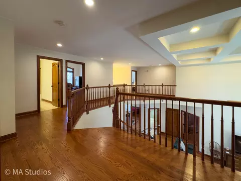 Entry Way - 9030 Elm Ave, Burr Ridge, IL 60527 photo 5 of 9