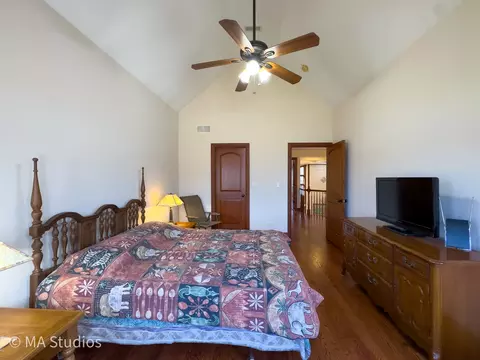 Bedroom - 9030 Elm Ave, Burr Ridge, IL 60527 photo 10 of 10