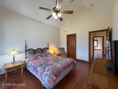 Bedroom - 9030 Elm Ave, Burr Ridge, IL 60527 photo 9 of 10