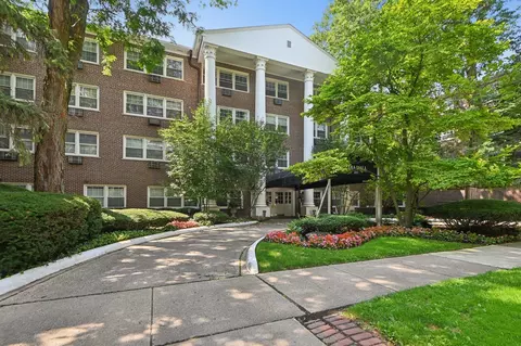 1025 Randolph St #107, Oak Park, IL 60302