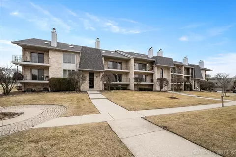 9050 Del Prado Dr #1S, Palos Hills, IL 60465