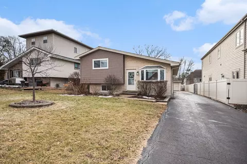 566 W Comstock Ave, Elmhurst, IL 60126