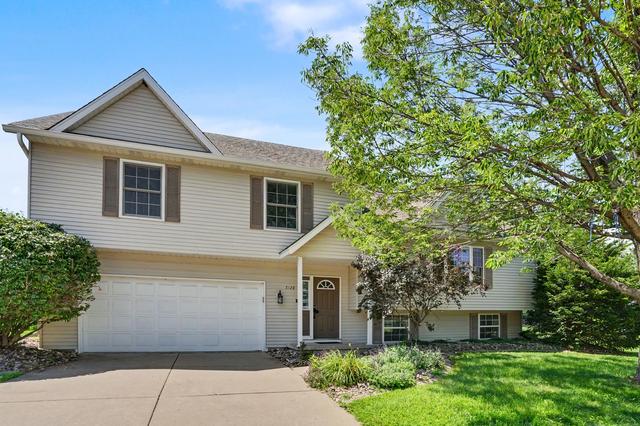 5128 Woodland Ct, Davenport, IA 52807
