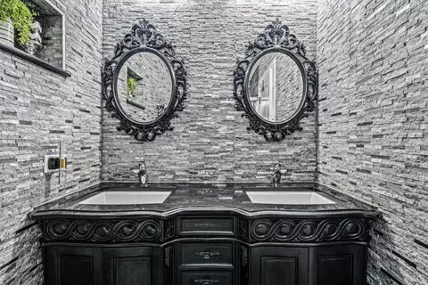 Bath - 625 Morton St, Hoffman Estates, IL 60169 photo 1 of 2