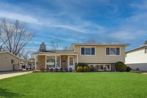 434 S Yale Ave, Addison, IL 60101