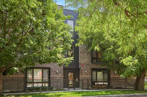 4153 W Melrose Ave #1E, Chicago, IL 60641