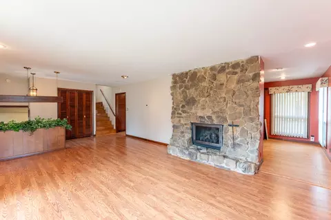 Living - 212 Kane Dr, Herrin, IL 62948 photo 3 of 6