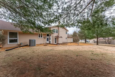 Exterior - 212 Kane Dr, Herrin, IL 62948 photo 6 of 7