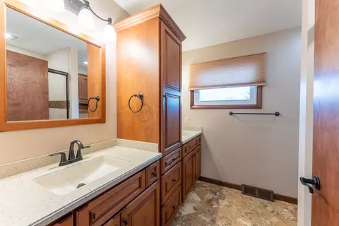 Bath - 212 Kane Dr, Herrin, IL 62948 photo 1 of 5
