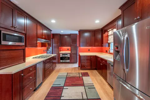 Kitchen - 212 Kane Dr, Herrin, IL 62948 photo 2 of 5