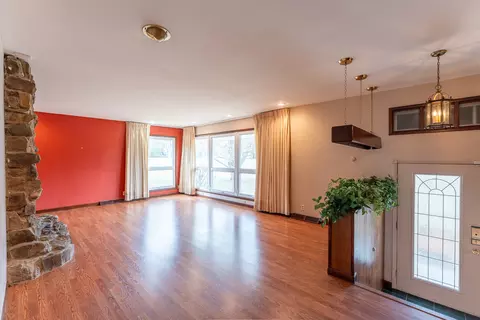 Living - 212 Kane Dr, Herrin, IL 62948 photo 1 of 6