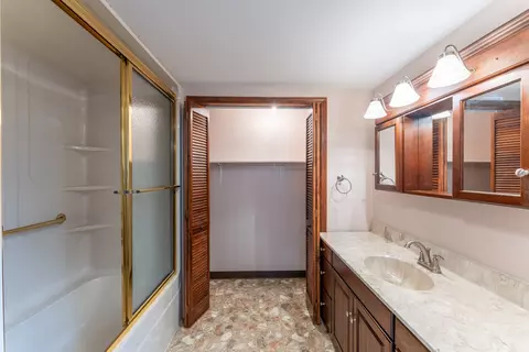 Bath - 212 Kane Dr, Herrin, IL 62948 photo 5 of 5