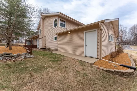 Exterior - 212 Kane Dr, Herrin, IL 62948 photo 2 of 7