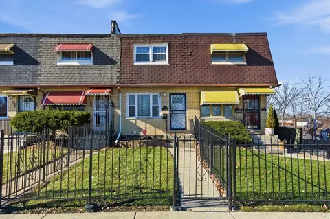 9904 S State St #B, Chicago, IL 60628