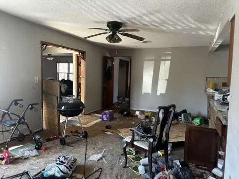 Living - 805 W Helen Ave, Christopher, IL 62822 photo 2 of 3