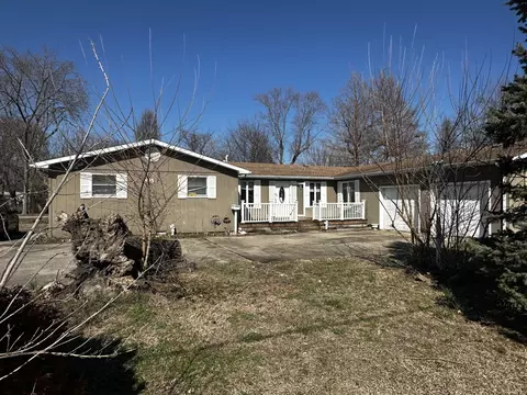 805 W Helen Ave, Christopher, IL 62822