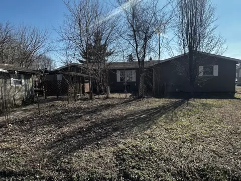Exterior - 805 W Helen Ave, Christopher, IL 62822 photo 3 of 10