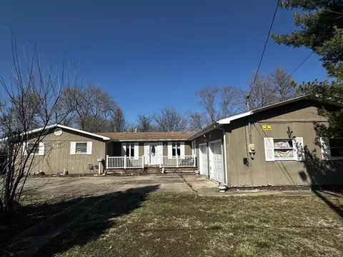 Exterior - 805 W Helen Ave, Christopher, IL 62822 photo 6 of 10