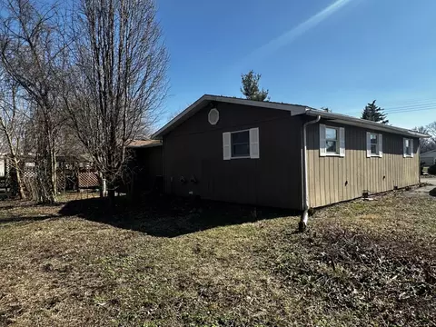 Exterior - 805 W Helen Ave, Christopher, IL 62822 photo 9 of 10