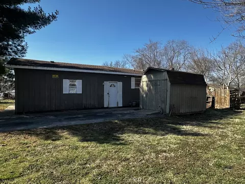 Exterior - 805 W Helen Ave, Christopher, IL 62822 photo 10 of 10