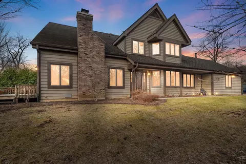 2012 Forest Creek Ln #2012, Libertyville, IL 60048