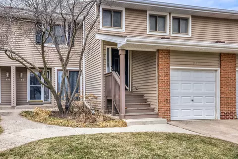 126 Autumn Ct #126, Buffalo Grove, IL 60089