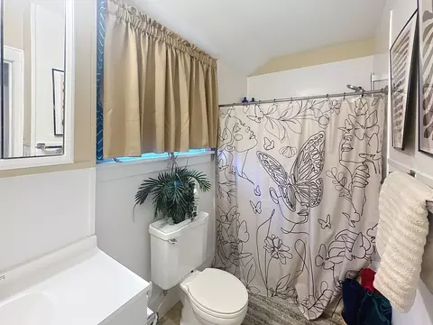 Bath - 527 19th Ave, Moline, IL 61265 photo 1 of 2