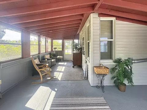 Exterior - 527 19th Ave, Moline, IL 61265 photo 2 of 5