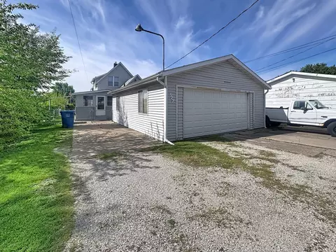 Exterior - 527 19th Ave, Moline, IL 61265 photo 5 of 5