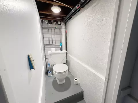 Bath - 527 19th Ave, Moline, IL 61265 photo 2 of 2