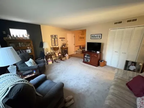 940 17th St #7, Moline, IL 61265