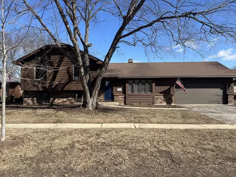 527 N Lyle Ave, Elgin, IL 60123