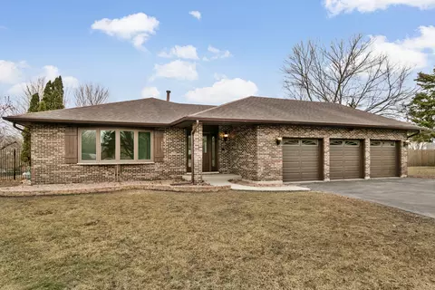 4951 Crest Ct, Country Club Hills, IL 60478